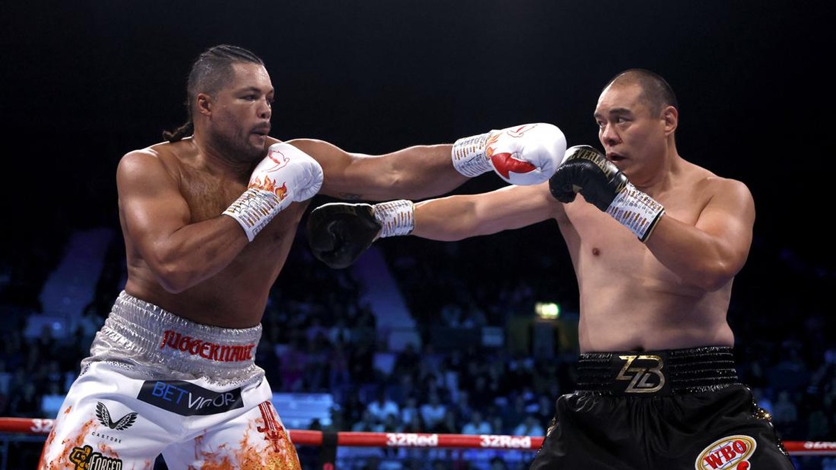 FOTO: Petinju China Zhilei Zhang Pukul KO Joe Joyce