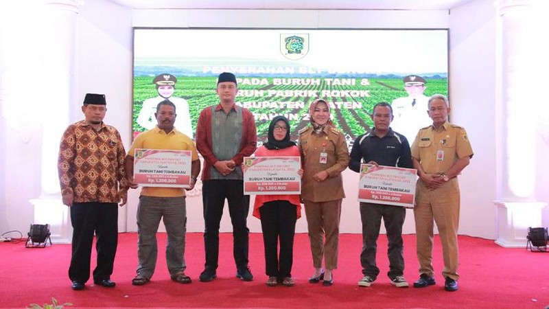 Sebanyak 6.331 Keluarga Penerima Manfaat (KPM) di Kab. Klaten menerima Bantuan Langsung Tunai (BLT) dari Dana Bagi Hasil Cukai Hasil Tembakau tahun 2023.