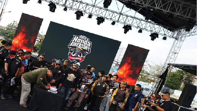 Sebanyak 5.030 komunitas dan pecinta sepeda motor Honda merayakan Honda Bikers Day (HBD