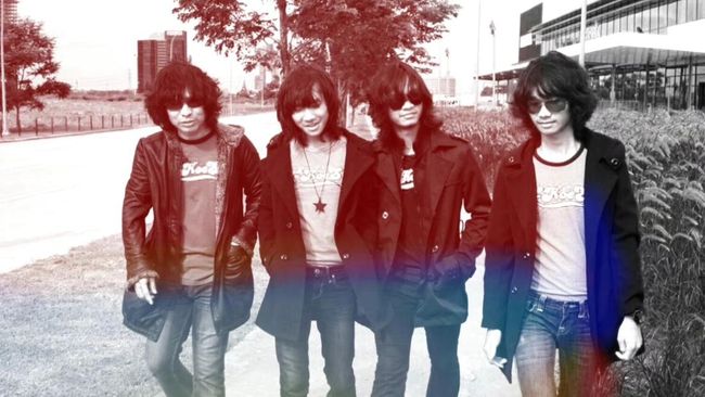 T'Koes beber dugaan penyebab grup musiknya dilarang menyanyikan lagu-lagu Koes Plus lagi hingga ke tudingan pencemaran nama baik.
