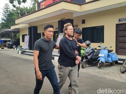 Aksi Sadis Bule Amerika Tusuk Mati Mertua di Kota Banjar