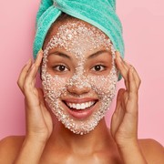 7 Cara Scrubbing Wajah dengan Benar Agar Kulit Tidak Iritasi