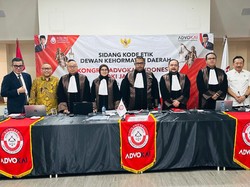9 Hakim MK Tak Hadir, Sidang Kode Etik Denny Indrayana Ditunda
