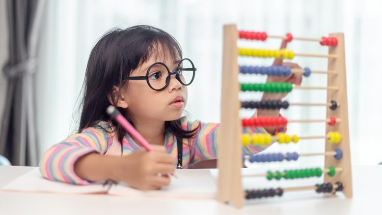 7 Ciri Anak yang Memiliki Kecerdasan di Atas Rata-rata, Si Kecil Jenius