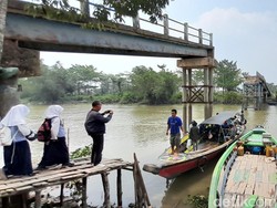Jembatan Penghubung 2 Dusun di Banyuasin Roboh, 500 Warga Terisolir