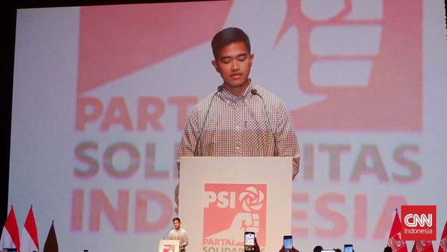 Kaesang Pangarep meminta izin kepada ayahnya sekaligus Presiden Joko Widodo (Jokowi) usai didapuk jadi Ketua Umum PSI.