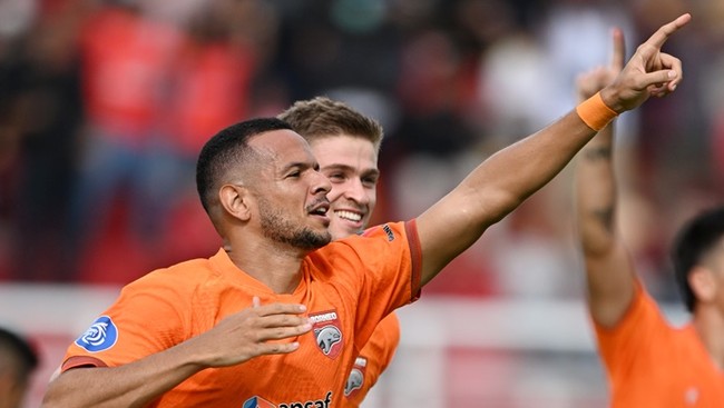 Borneo FC mengancam posisi Madura United sebagai pemuncak klasemen Liga 1 2023/2024 usai mengalahkan PSM Makassar 1-0, Senin (25/9).