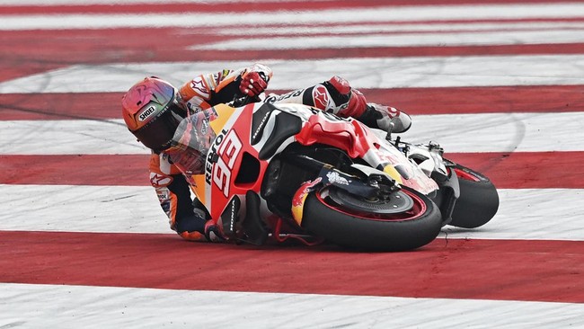 Mantan pembalap MotoGP John Hopkins mengaku terkejut dengan komentar Marc Marquez yang merasa aneh naik podium MotoGP Jepang.