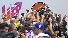 FOTO: Bezzecchi Juara MotoGP India, Marquez Jatuh, Martin Tumbang