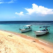 Butuh Liburan? 5 Destinasi Pantai Pasir Putih di Indonesia Ini Siap Manjakan Dirimu!