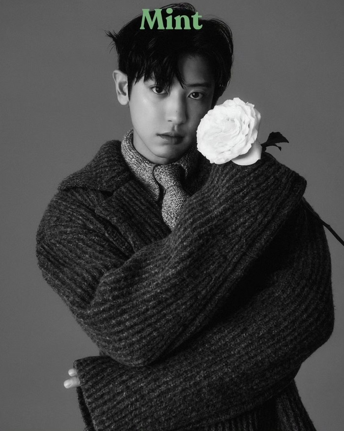 Seakan menyambut musim dingin yang akan datang, Chanyeol juga terlihat manis dengan balutan outfit berbahan rajut./ Foto: instagram.com/real__pcy