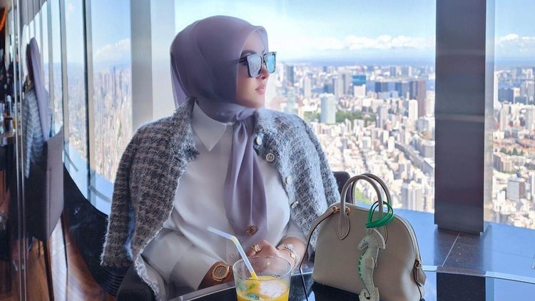Syahrini kulineran