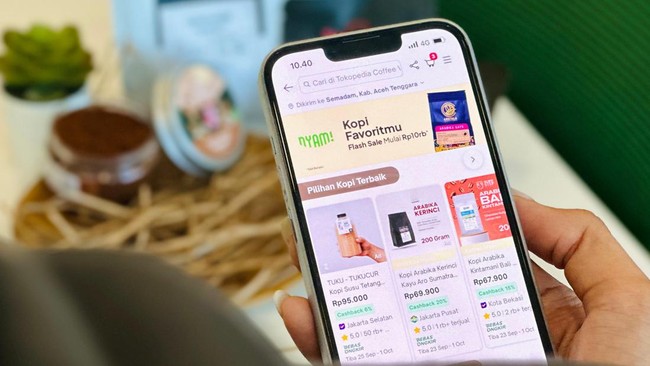 Tokopedia akan menaikkan biaya layanan penjual golongan Power Merchant dan Power Merchant PRO hingga 10 persen per 16 September 2024.