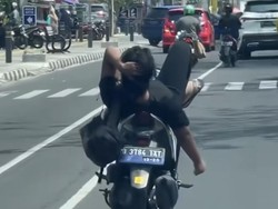 Pria Viral Bawa Motor Sambil Rebahan di Depok Kena Tilang e-TLE!
