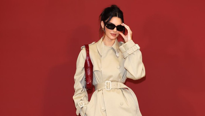 MILAN, ITALY - SEPTEMBER 22: Kendall Jenner is seen at Gucci Ancora during Milan Fashion week on September 22, 2023 in Milan, Italy. (Photo by Vittorio Zunino Celotto/Getty Images for Gucci)