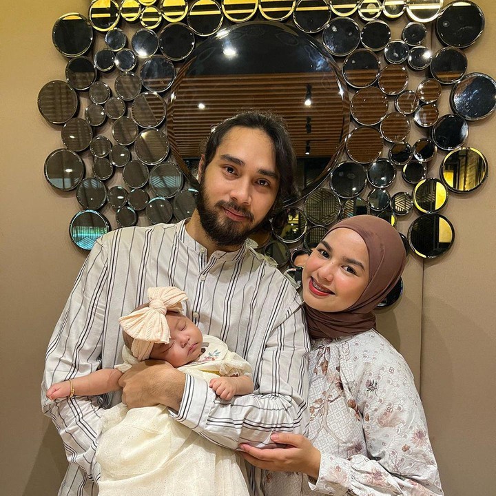 <p>Keluarga kecil mereka juga sudah dikaruniai seorang putri cantik. Anak pertama mereka lahir pada 1 Februari 2023 dan diberi nama Ashyeara Elshanum Nooralyn.(Foto: Instagram @megantaraaa)<br /><br /><br /></p>