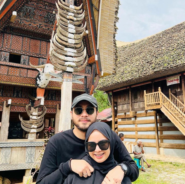 <p>Aktor Achmad Megantara menikah dengan Asri Faradila Putri pada Januari 2022, Bunda. Selama ini, keluarga sang aktor jarang mendapat sorotan publik. (Foto: Instagram @megantaraaa)<br /><br /><br /></p>