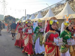 Zumba-Pawai Budaya, Intip Lagi Semarak Pesta Rakyat Simpedes di Gresik