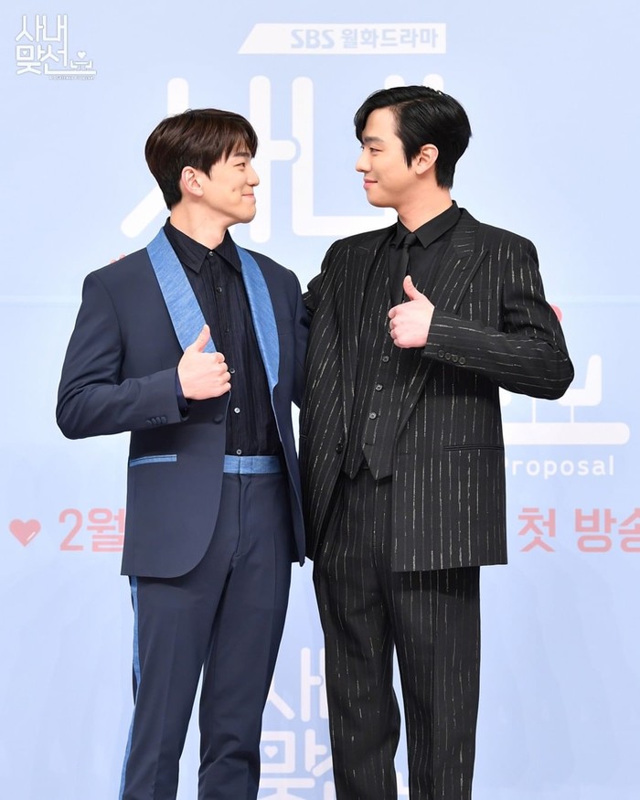 CEO dan sekretaris di Business Proposal juga tak kalah menggemaskan. Siapa lagi kalau bukan Ahn Hyo Seop dan Kim Min Gyu yang siap bikin oleng melihat visualnya./ Foto: instagram.com/sbsdrama.official