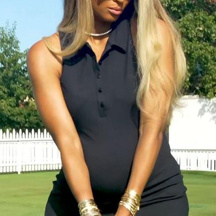 <p>Di kehamilannya kali ini, Ciara masih aktif bekerja lho, Bunda. Di awal kehamilan, penyanyi kelahiran 1985 ini bahkan masih menjalani syuting video klip. Baru-baru ini, ia juga masih tampil menari untuk promosi lagu baru. (Foto: Instagram @ciara)</p>
