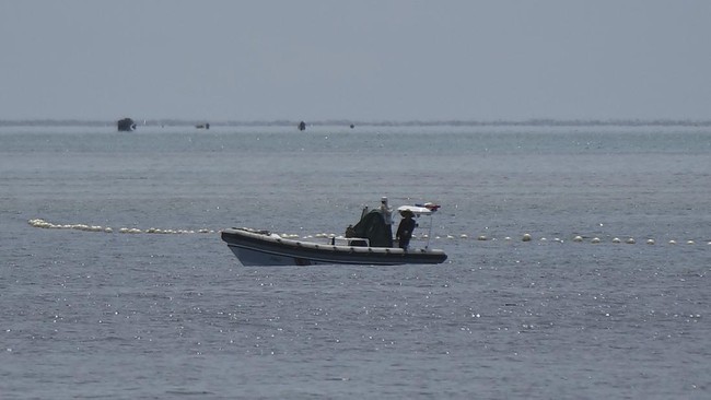 Militer Filipina menuduh penjaga pantai China menembakkan meriam air ke kapal pengirim pasokan di sekitar Laut Cina Selatan (LCS).