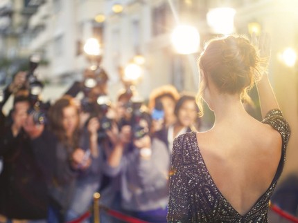 5 Zodiak yang Bakat Populer, Punya Daya Tarik Sendiri Bun