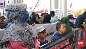 Petani hingga Anak-anak Demo DPRD Jambi soal Kriminalisasi & Agraria