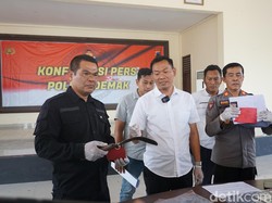 Sekolah Sambil Jual Nasgor, Kisah di Balik Murid Pembacok Guru di Demak
