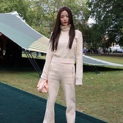 Potret Jun Ji Hyun hingga Bright Tampil Santai Hadiri Show Burberry, London Fashion Week 2024