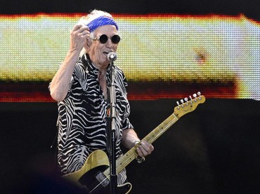 img-title Sesekali Masih Suka Minum Alkohol, Keith Richards: Saya Tidak Akan Pergi ke Surga...