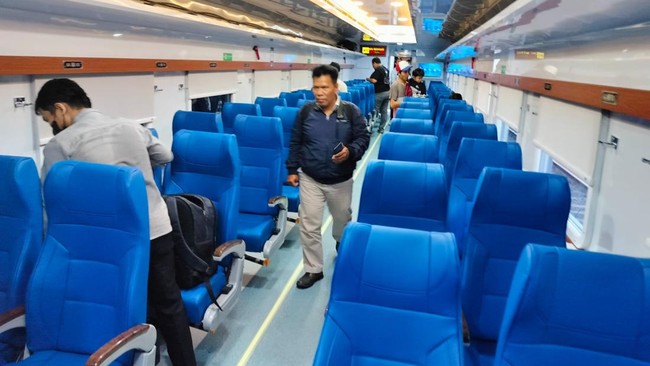 KAI resmi meluncurkan Kereta Ekonomi New Generation di Stasiun Pasar Senen, Selasa (26/9). Tahap awal, kereta dirangkaikan pada KA Jayabaya.