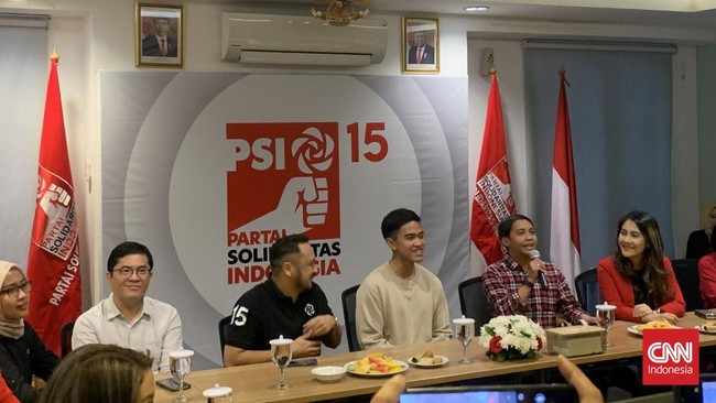 Sekjen PSI Raja Juli mengatakan dirinya melihat pesan WA antara Kaesang dan Puan, di mana keduanya sepakat untuk bertemu santai hari ini.