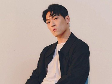 Penyanyi John Park Sambut Anak Pertama