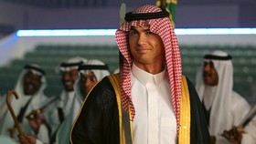 FOTO: Ketika Ronaldo dan Neymar Pakai Gamis Saudi