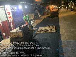 Galian Jl Asem Baris di Tebet Jaksel Mulai Diaspal