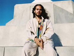 Lirik Lagu 3:15 (Breathe) - Russ