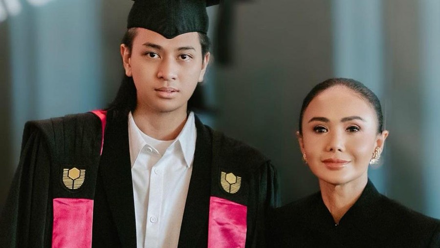 Yuni Shara dan Anak