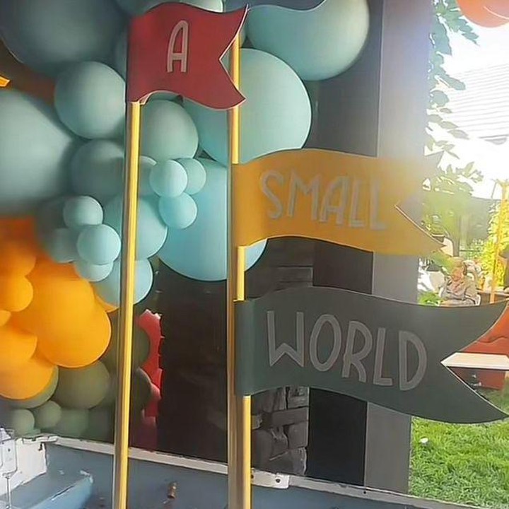 <p>Acara <em>baby shower</em> ini digelar secara meriah di kediaman Kourtney dan Travis di kawasan Calabasas. Acara ini turut digelar sangat meriah dan dipenuhi dengan dekorasi berupa balon-balon berwarna cerah. (Foto: Tiktok: kimandnorth)</p>