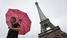 FOTO: Melihat Menara Eiffel di China