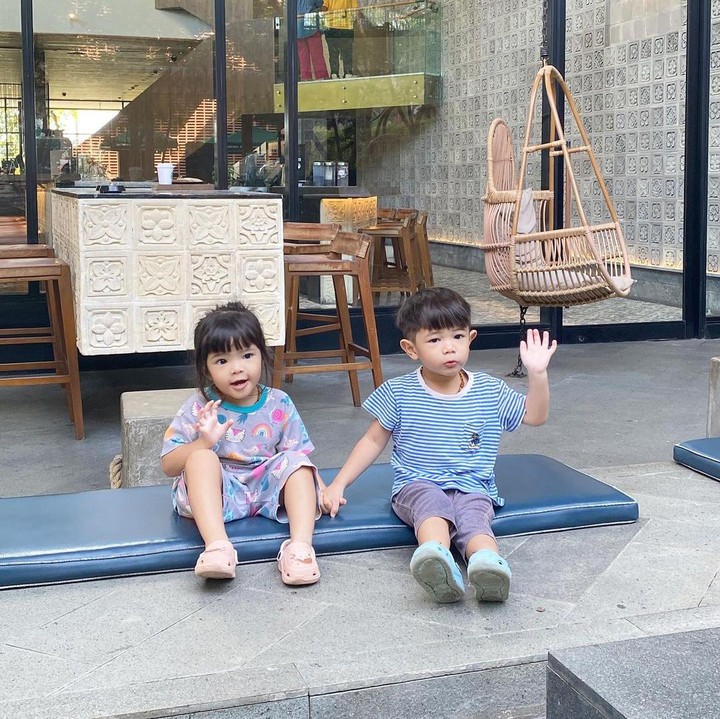 <p>Meski begitu, Ratna berhasil melahirkan Si Kembar dengan selamat dan sehat. Kini, Shaldy dan Shelma pun sudah beranjak besar dan berusia 4 tahun. (Foto: Instagram: @ratnagalih)</p>