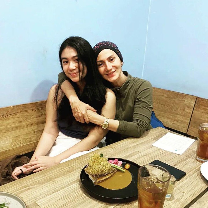 <p>Wanda Hamidah memiliki anak perempuan yang parasnya disebut mempesona. Ia adalah Noor Shalima Zamaiya Hakim atau yang akrab disapa Shalima. (Foto: Instagram @wanda_hamidah/ @shalimahakim)</p>