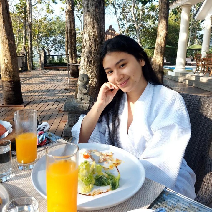 <p>Saat ini, perempuan 21 tahun ini diketahui menetap seorang diri di Yogyakarta karena harus menjalani masa perkuliahannya. (Foto: Instagram @wanda_hamidah/ @shalimahakim)</p>