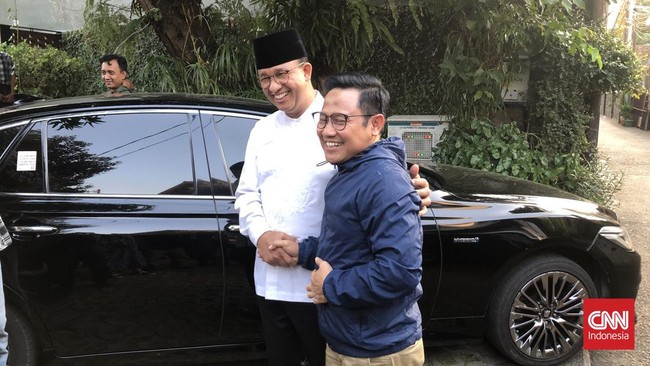 Mahfud MD diumumkan sebagai cawapres mendampingi Ganjar Pranowo oleh Ketua Umum PDI Perjuangan Megawati Soekarnoputri di Kantor DPP PDIP, Rabu (18/10).