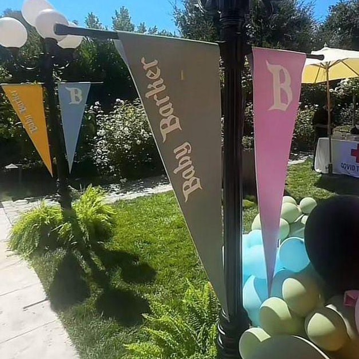 <p>Baby shower ini digelar setelah kondisi Kourtney dan bayinya dinyatakan stabil. Sebelumnya, Kourtney dikabarkan harus menjalani perawatan di rumah sakit dan melakukan <em>fetal surgery</em>. (Foto: Tiktok: kimandnorth)</p>