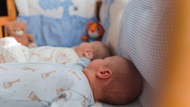 Bayi kembar Ilustrasi bayi kembar unik