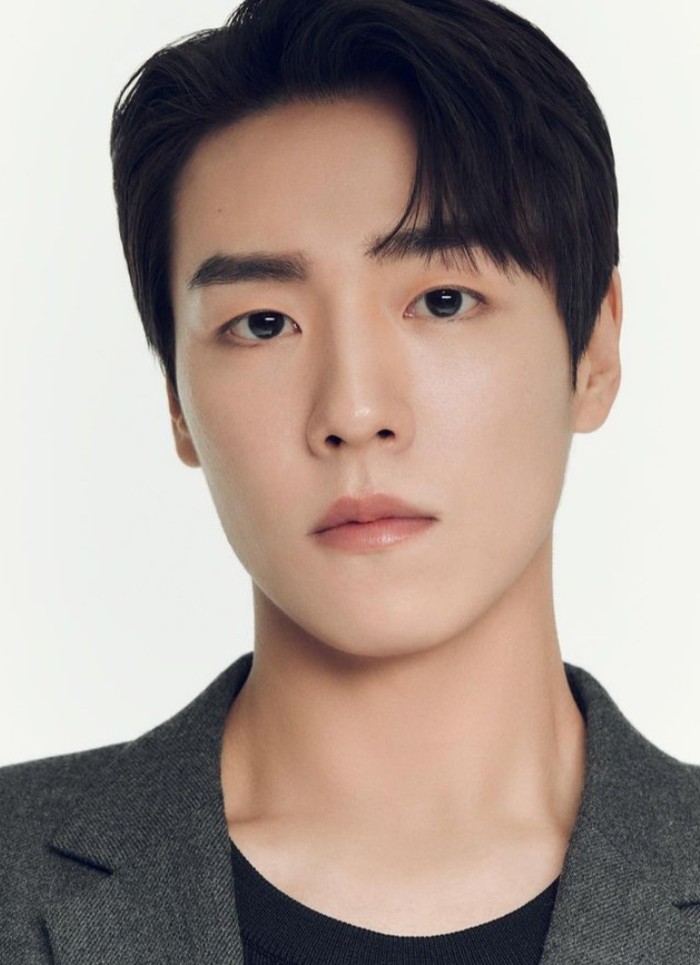 Hyun Woo juga pernah disandingkan dengan Joy Red Velvet dalam drama The Liar and His Lover pada 2017/ Foto: instagram.com/hihyunwoo