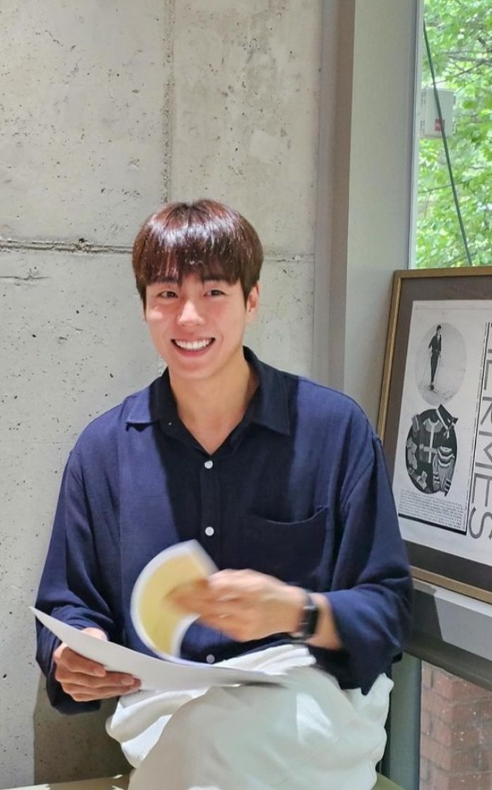 Ia memulai debutnya pada 2005 lewat film bertajuk, Balibal Jjang/ Foto: instagram.com/hihyunwoo