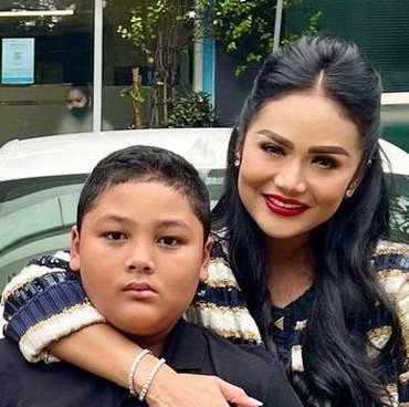 Tanggapan Kris Dayanti Usai Kellen Lemos Viral Jadi MC di Acara Internasional