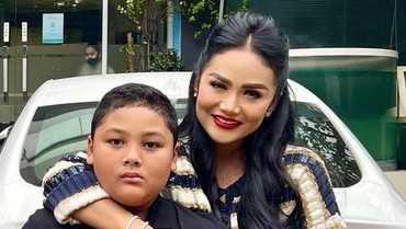 img-title Tanggapan Kris Dayanti Usai Kellen Lemos Viral Jadi MC di Acara Internasional
