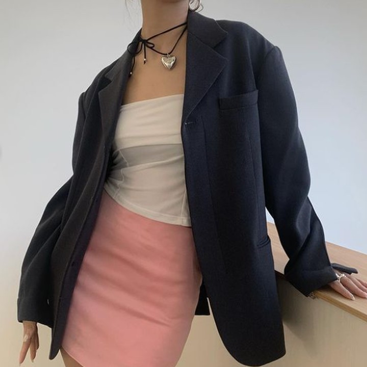<p>Ketiga, Jeon Yeonju. Dinobatkan sebagai Miss Korea 2020 membuatnya semakin gencar dalam dunia fashion, lho Bunda. (Foto: Instagram @avecqmour)</p>